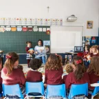 Envuelto en una transformación social a la cual siempre busca dar respuesta y ayudar a sus alumnos y alumnas